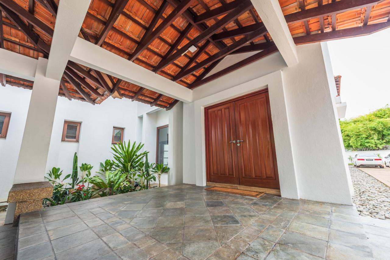 Tropical Bliss Luxe 5br 30pax Private Pool Kl By Verano Vila